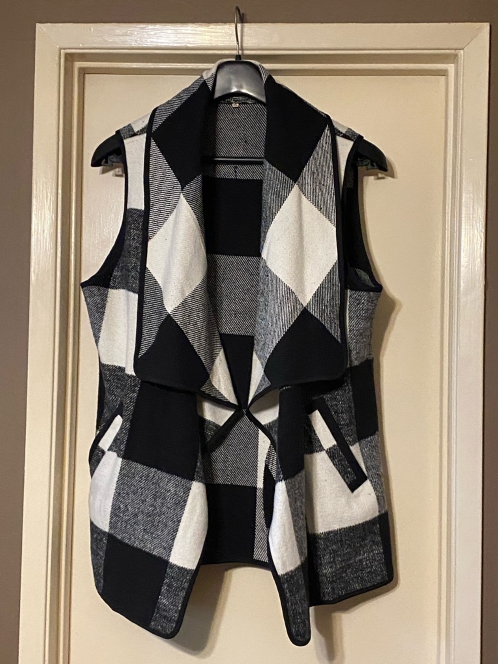 Black & White Buffalo Plaid Sleeveless Cardigan Vest